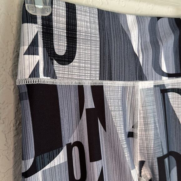 Fabletics Demi Lovato Graphic Print Grey Leggings High Waist Lisette Y2K - Picture 6 of 8